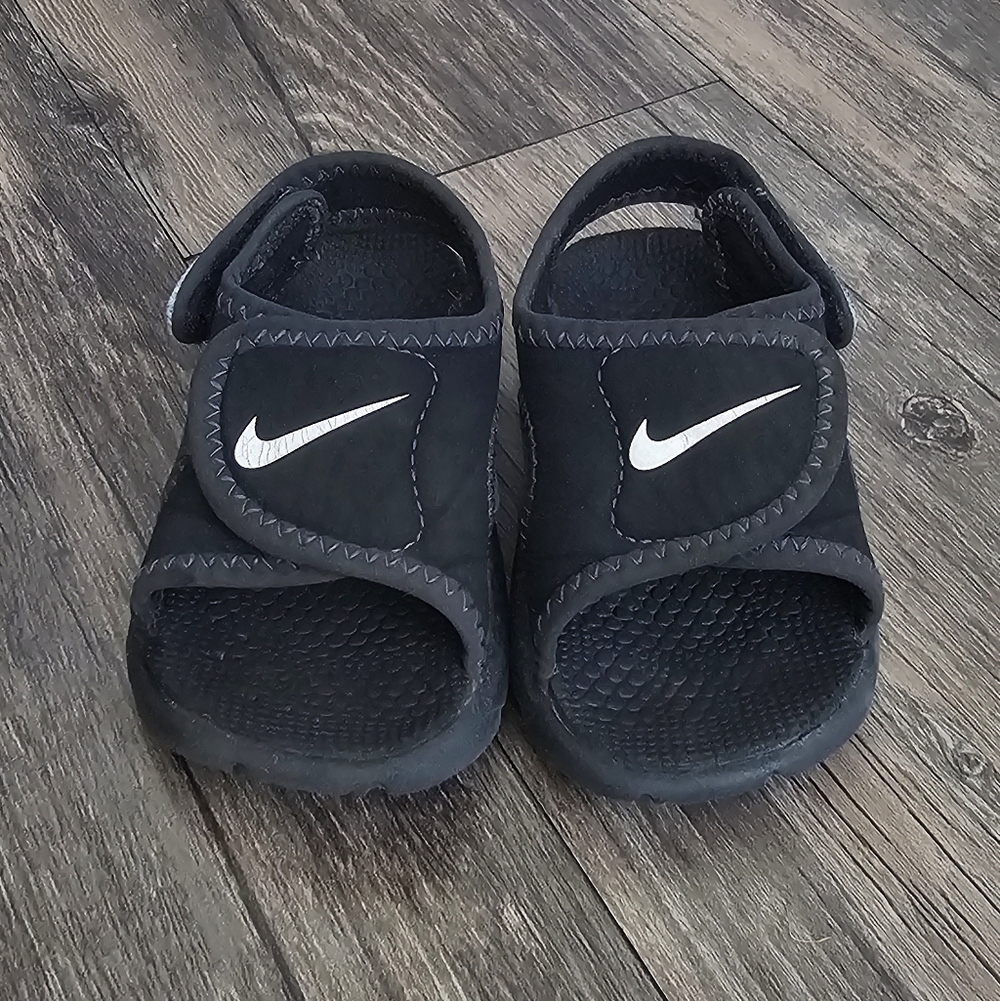 Nike Black BABY Velcro Sandals (Sz 4)